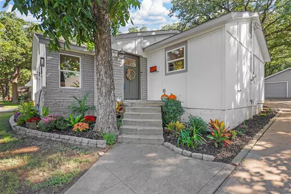 2004 Bluebonnet Drive, Fort Worth, TX 76111