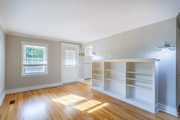 311 S Plum Grove RD, Palatine, IL 60067