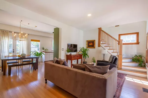 425 N Hough ST, Barrington, IL 60010