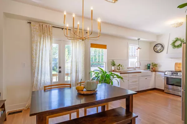 425 N Hough ST, Barrington, IL 60010