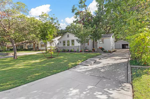 2004 Bluebonnet Drive, Fort Worth, TX 76111