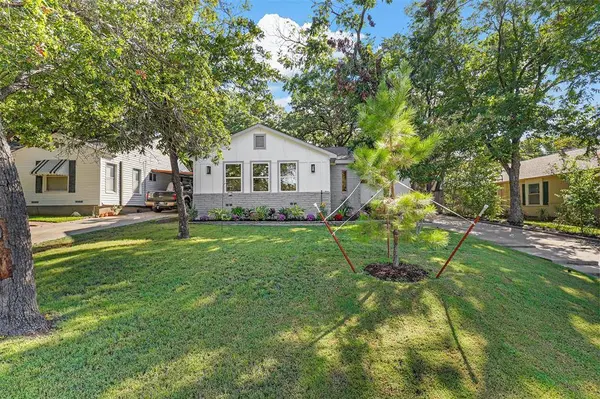 2004 Bluebonnet Drive, Fort Worth, TX 76111