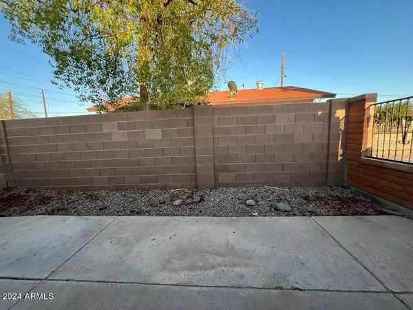 4006 W HADLEY Street, Phoenix, AZ 85009