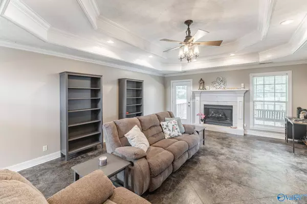 1099 Maplewood Drive SW, Hartselle, AL 35640