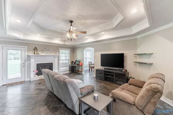 1099 Maplewood Drive SW, Hartselle, AL 35640