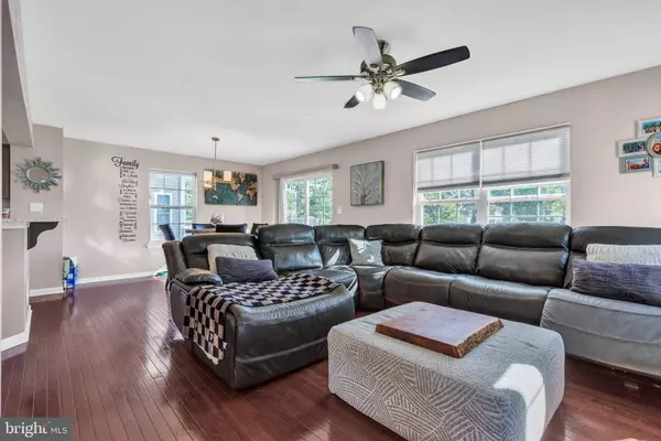 276 SPRUCE AVE, Maple Shade, NJ 08052