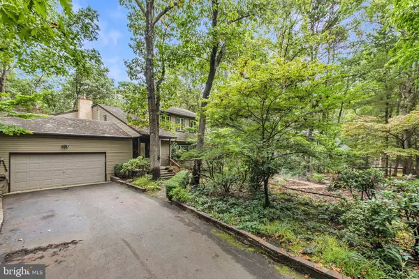 6 DICKSON DR, Medford, NJ 08055