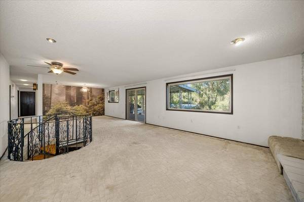 921 E Brooklawn Dr, Spokane, WA 99208