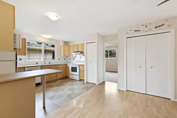 5A Radcliffe CRES SE, Calgary, AB T2A 6A9