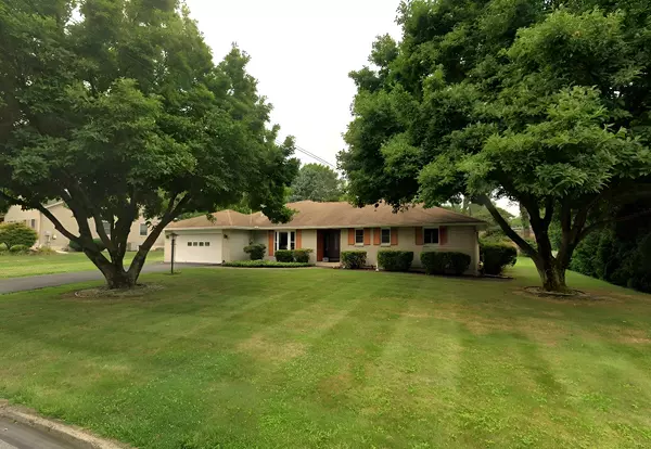 3304 Marwood Ln, Palmer Twp, PA 18045-1948