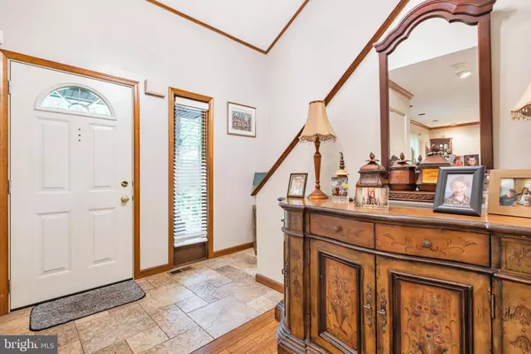 6 DICKSON DR, Medford, NJ 08055