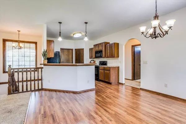 7104 S Kansas St, Haysville, KS 67060