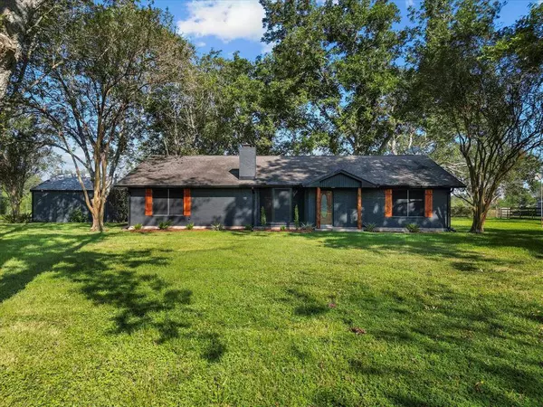 5018 Wickwillow LN, Alvin, TX 77511