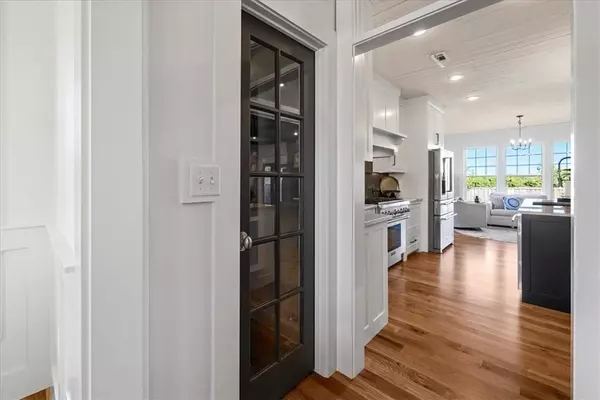 6105 S 26th St, Rogers, AR 72758