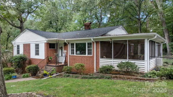 715 2nd Ave PL NE, Conover, NC 28613