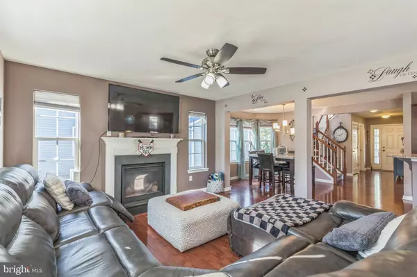 276 SPRUCE AVE, Maple Shade, NJ 08052