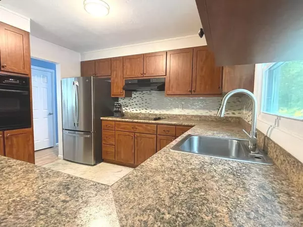 5 Nugget Hill Drive, Ledyard, CT 06335