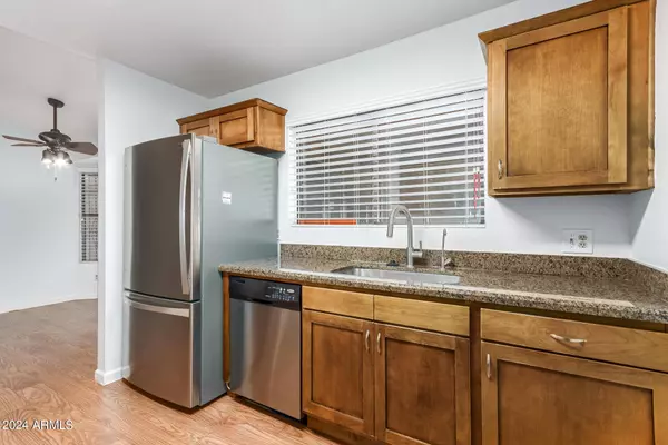 8740 W JOHN CABOT Road, Peoria, AZ 85382