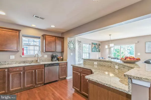 276 SPRUCE AVE, Maple Shade, NJ 08052