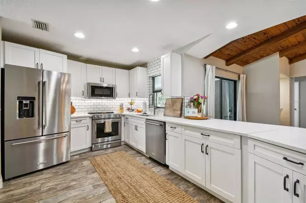 3202 HEATHERBROOK WAY, Tampa, FL 33618