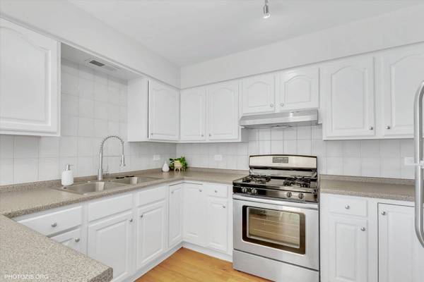 3207 N Pontiac AVE #3W, Chicago, IL 60634