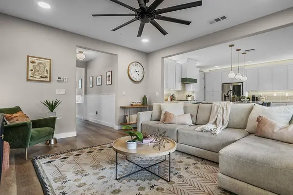 2033 Capri DR, Roseville, CA 95661