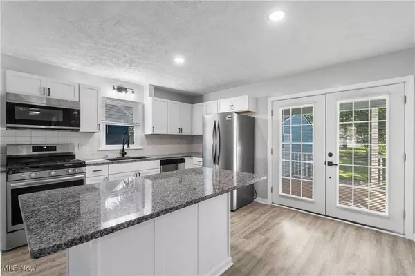 146 Fenton AVE, Mogadore, OH 44260