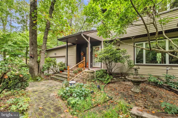 6 DICKSON DR, Medford, NJ 08055