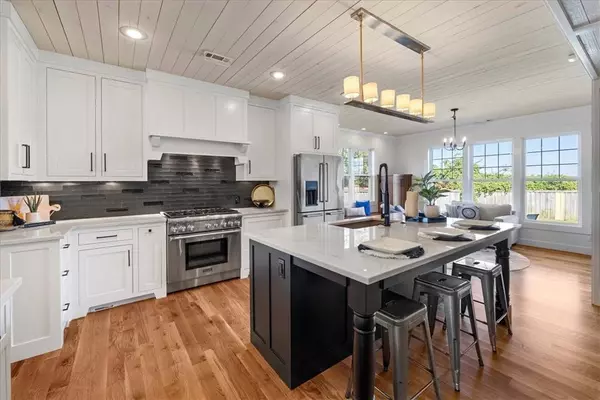 6105 S 26th St, Rogers, AR 72758