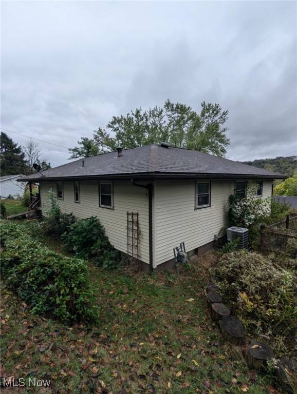 1008 Maple AVE, Bellaire, OH 43906