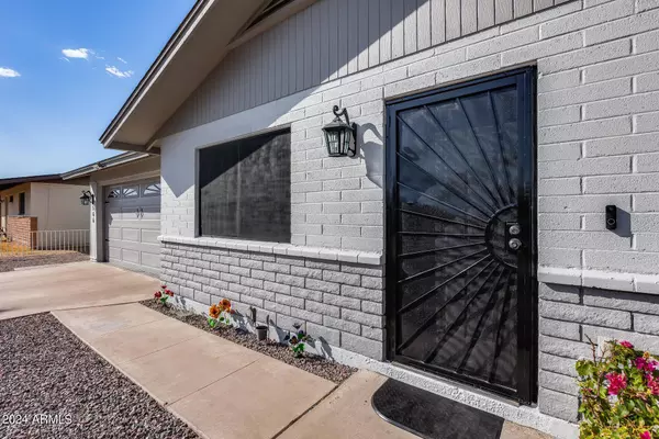 566 W EDGEWOOD Avenue, Mesa, AZ 85210