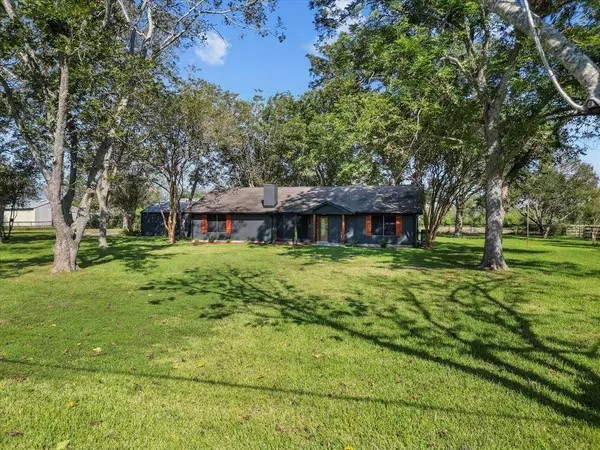 5018 Wickwillow LN, Alvin, TX 77511