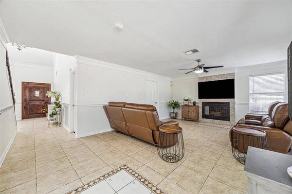 15318 Beechnut ST, Houston, TX 77083