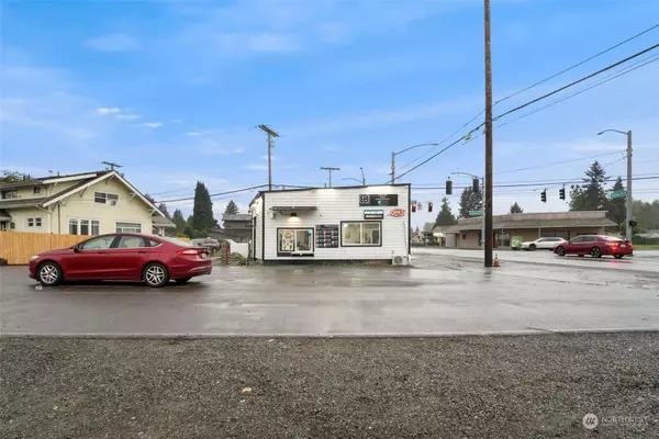 11016 Valley AVE E, Puyallup, WA 98372