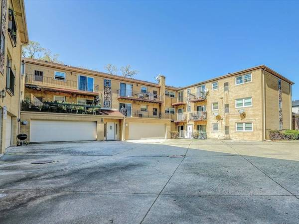 3207 N Pontiac AVE #3W, Chicago, IL 60634