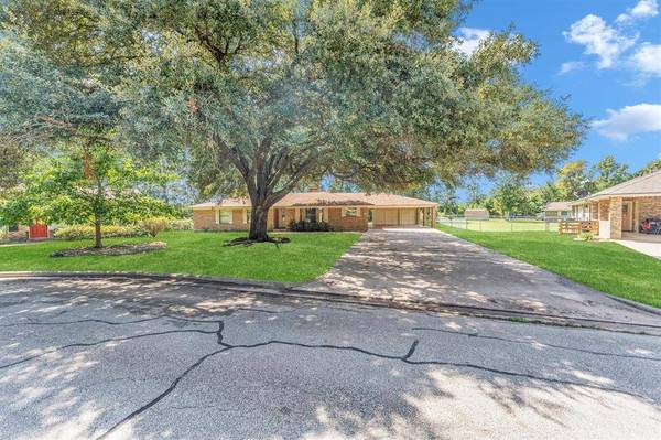 1355 Green Briar DR, Huntsville, TX 77340