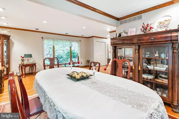 6 DICKSON DR, Medford, NJ 08055