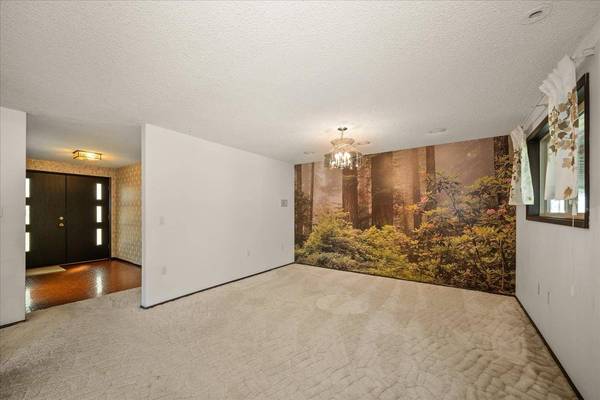 921 E Brooklawn Dr, Spokane, WA 99208