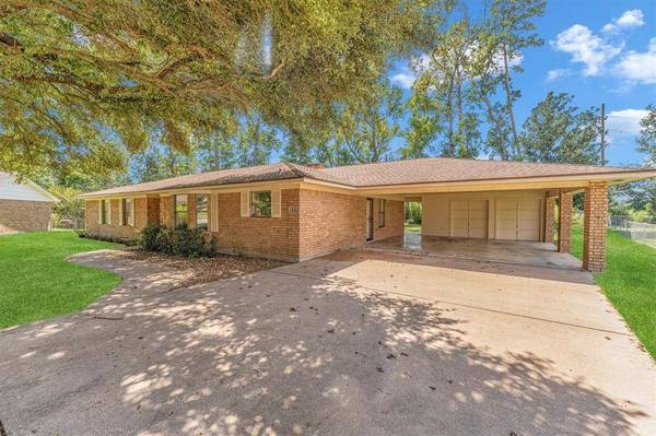 1355 Green Briar DR, Huntsville, TX 77340