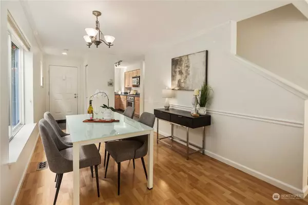 1524 Cherrylane PL S, Seattle, WA 98144