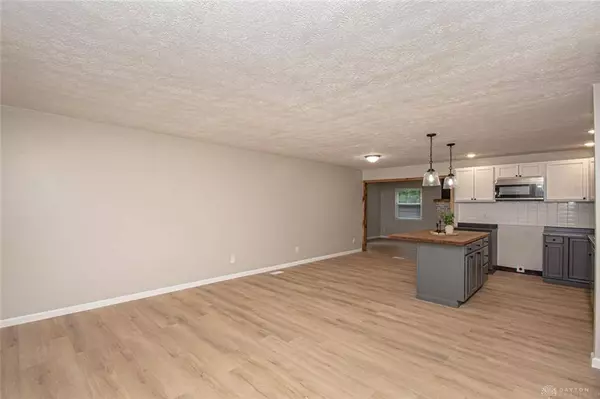 421 Redbud Lane, Xenia, OH 45385