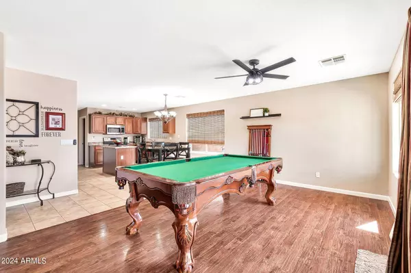 32854 N QUAIL Avenue, San Tan Valley, AZ 85144