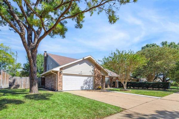 15318 Beechnut ST, Houston, TX 77083