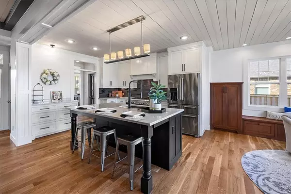 6105 S 26th St, Rogers, AR 72758