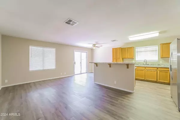 8764 W TUCKEY Lane, Glendale, AZ 85305