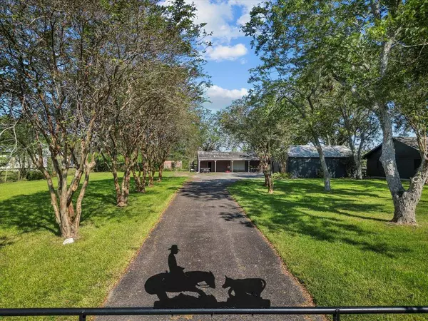 5018 Wickwillow LN, Alvin, TX 77511