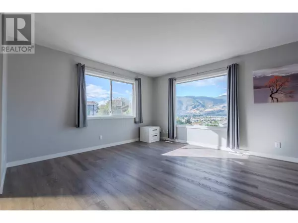 217 GREENWOOD DR, Penticton, BC V2A7P9