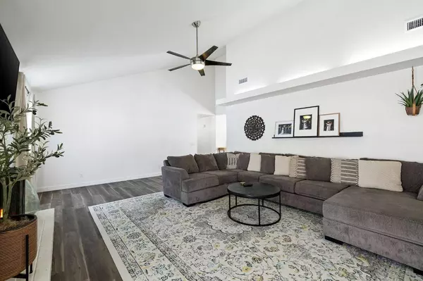 5615 E Hamilton Avenue, Fresno, CA 93727