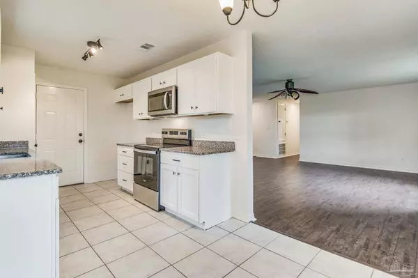 4737 Frontier Rd, Pace, FL 32571