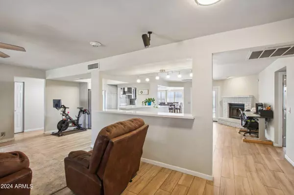 7437 W BLOOMFIELD Road, Peoria, AZ 85381